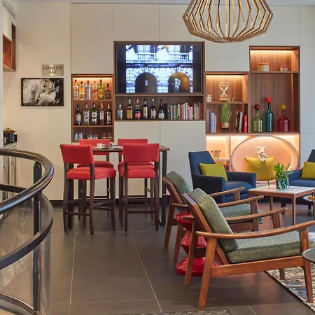 ホテル アトモスフェア 4*